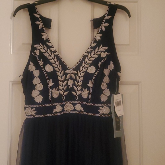Navy embroidered dress - Picture 4 of 9